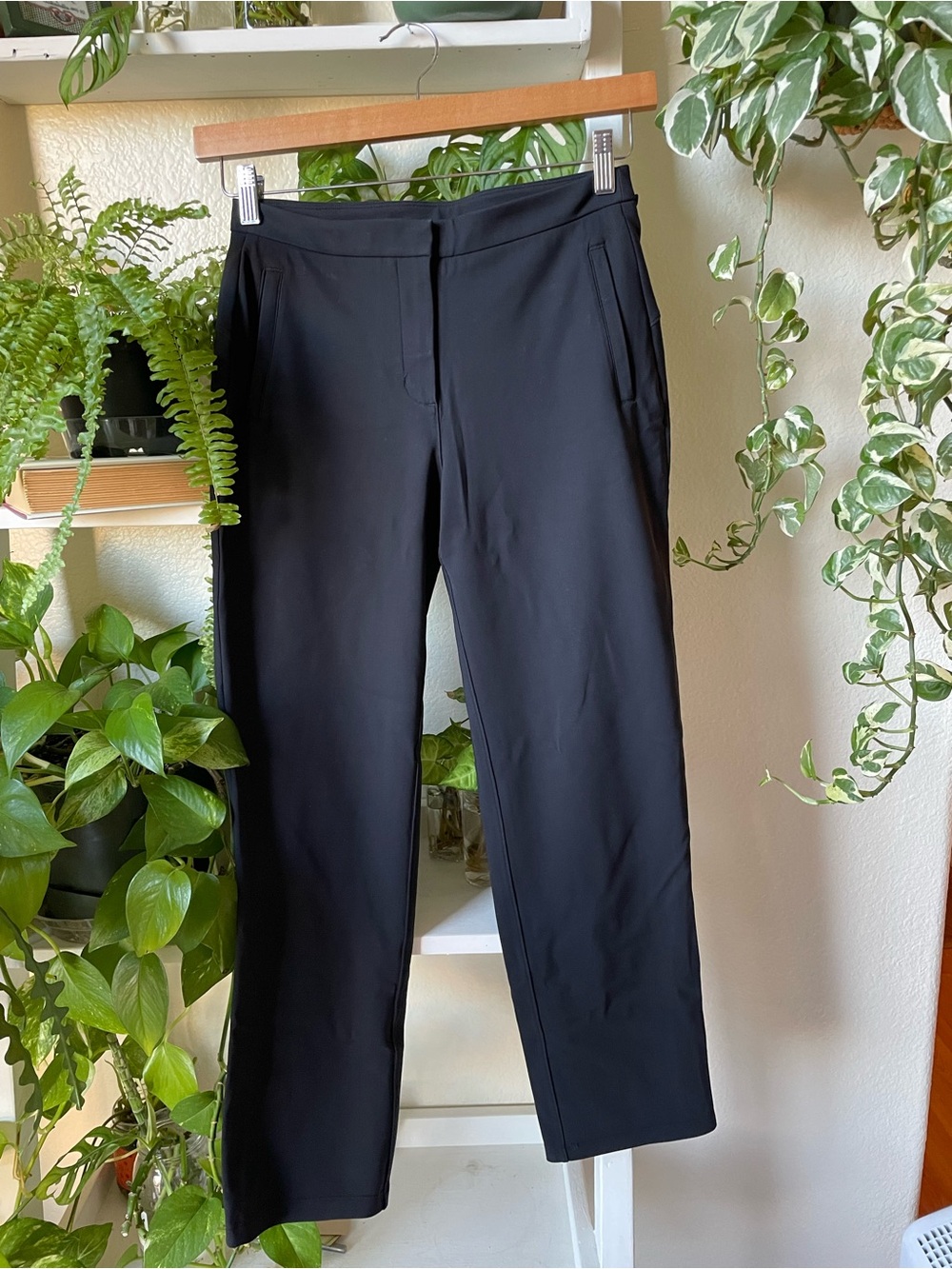 Lululemon On The Move Pant for Work/Travel/Exercise (26.5” inseam/short)